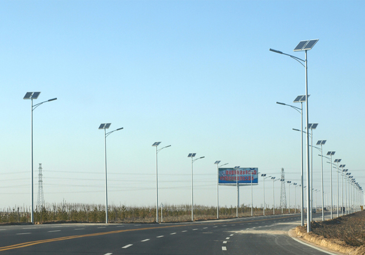 内蒙古上海廟鎮太陽能(néng)路燈工程